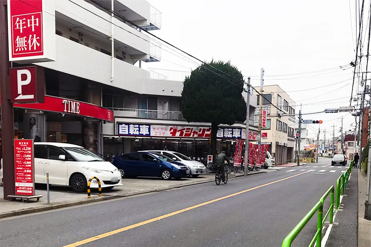 美容室TIMEと自転車ダイシャリンの見える風景